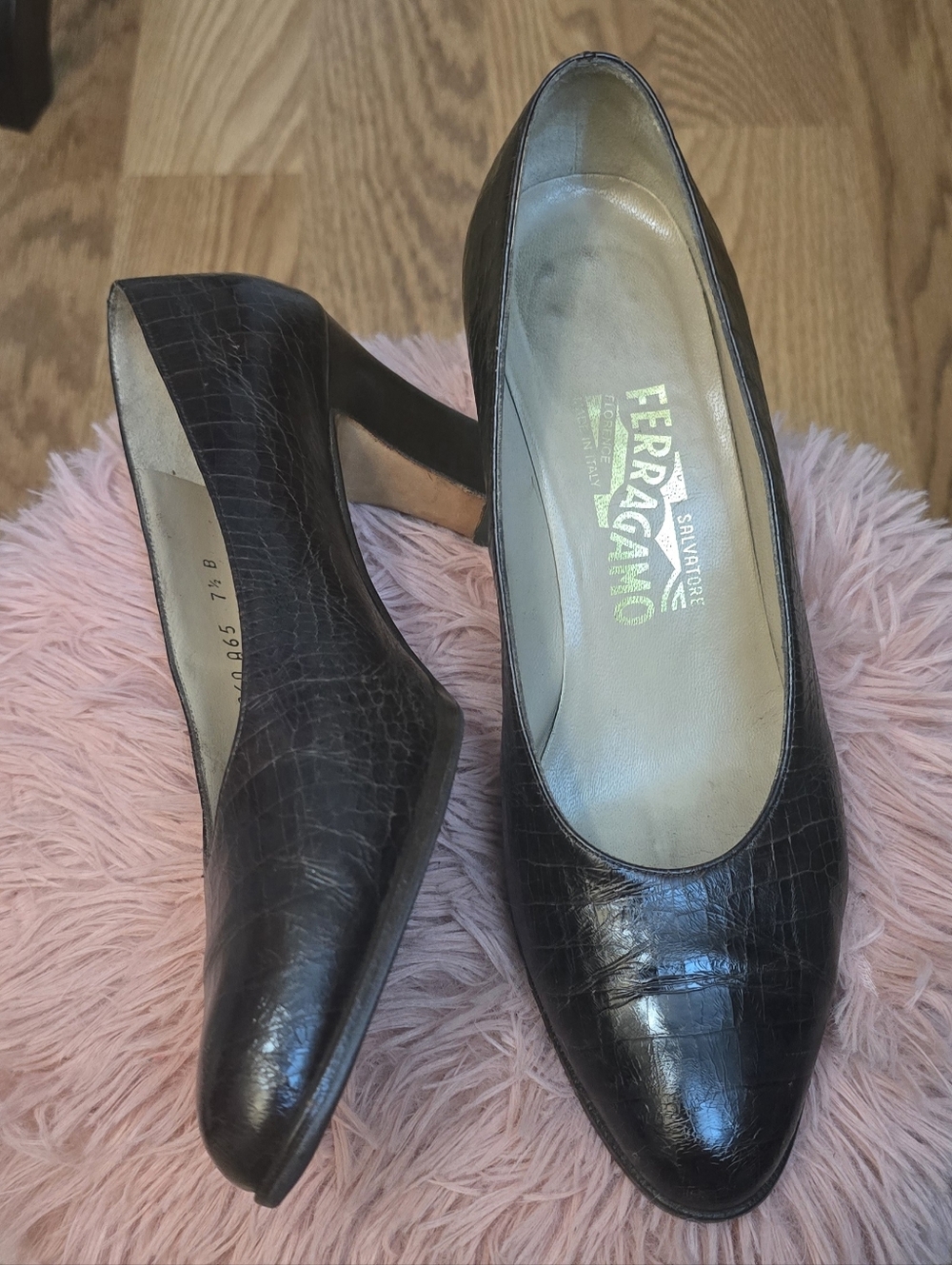 Salvatore Ferragamo Brown Croc-Embossed Leather Pumps Sz 7.5